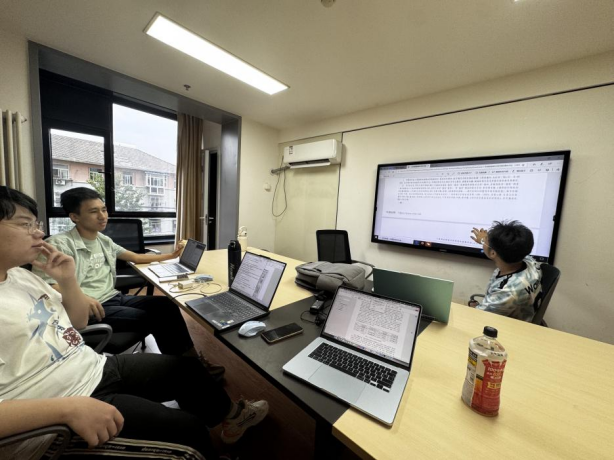 研究团队工作照